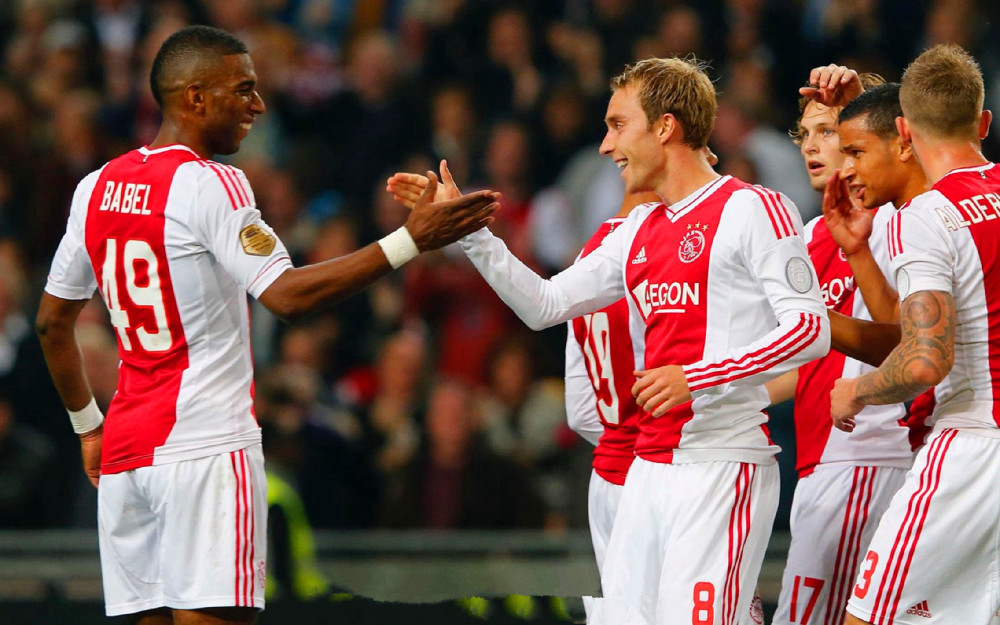 包含赛地聚焦：荷甲集结日热度飙升，阿贾克斯绝杀压哨，震撼外界，赛程密集仍需轮换的词条