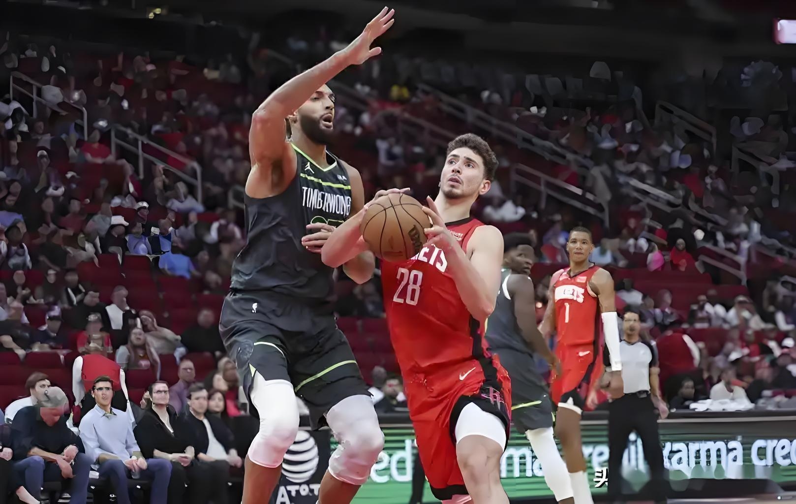 关于明尼苏达森林狼训练开放日，关键时刻篮板制胜引欢呼，NBA常规赛在即，更衣室氛围转暖的信息