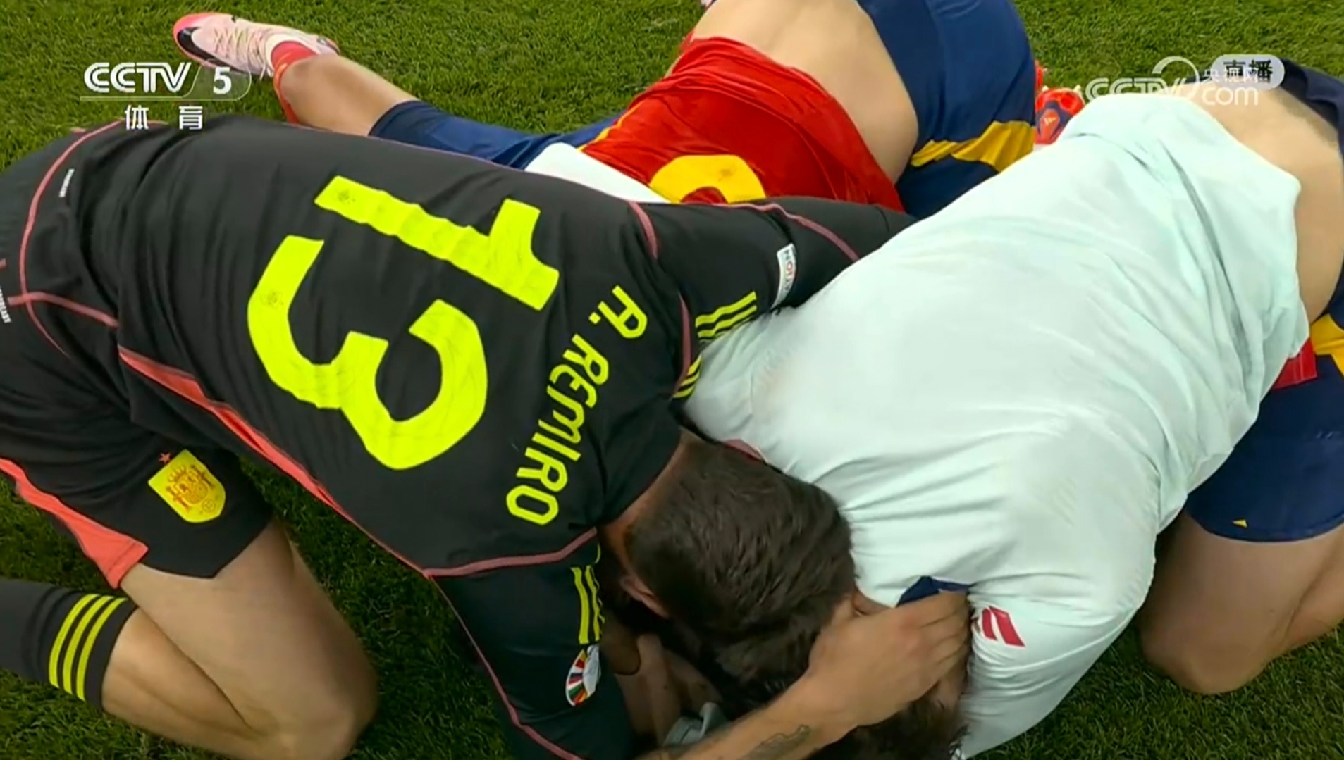 清晨埃因霍温备战欧篮联，伤情更新细节曝光，引发热议，年轻球员得到机会(霍乱检查包括什么项目)