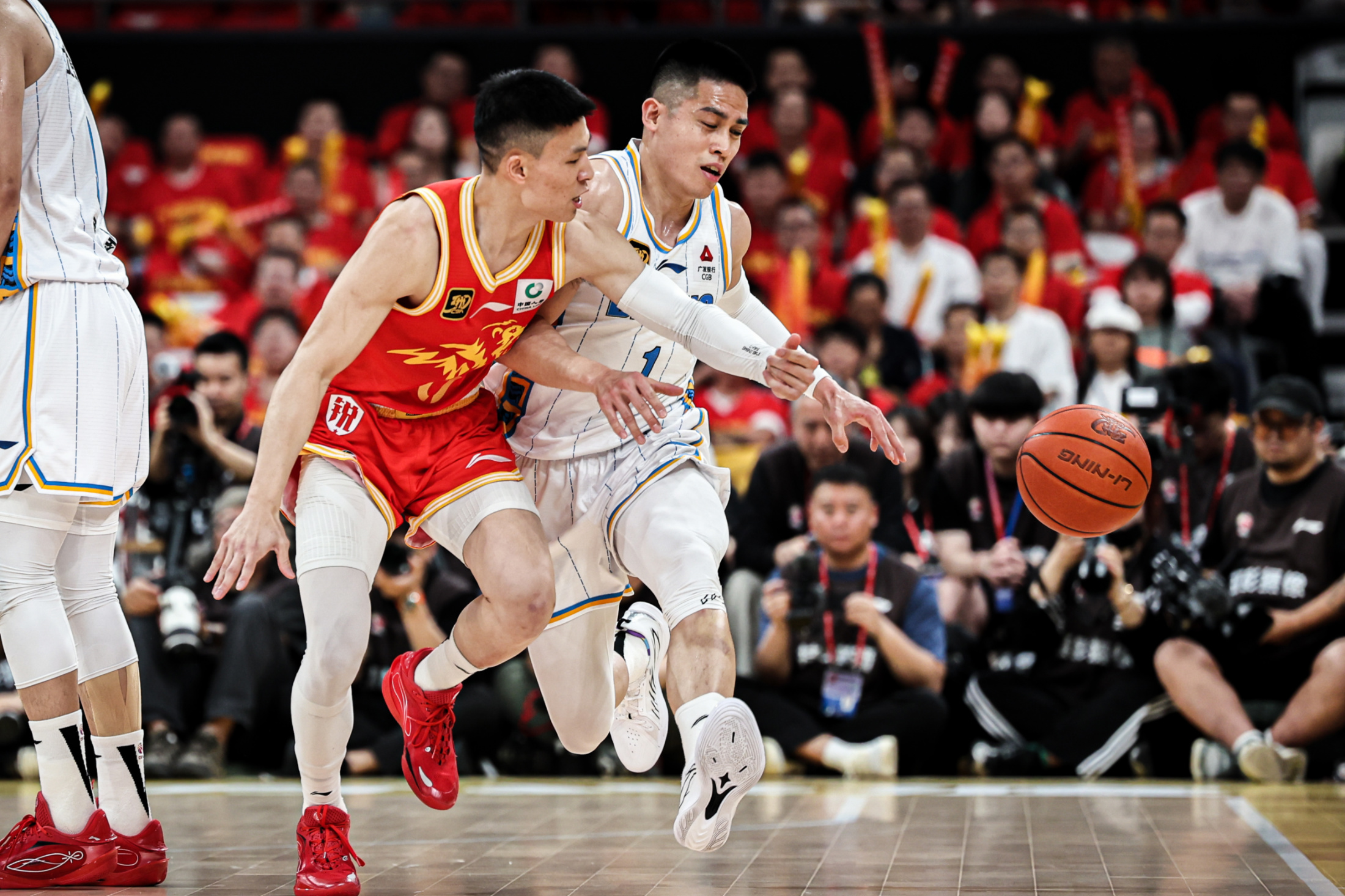 广厦男篮训练开放日，关键时刻门线救险引欢呼，中超在即，球探报告显示潜力(cba俱乐部杯赛直播免费观看直播广厦山东)
