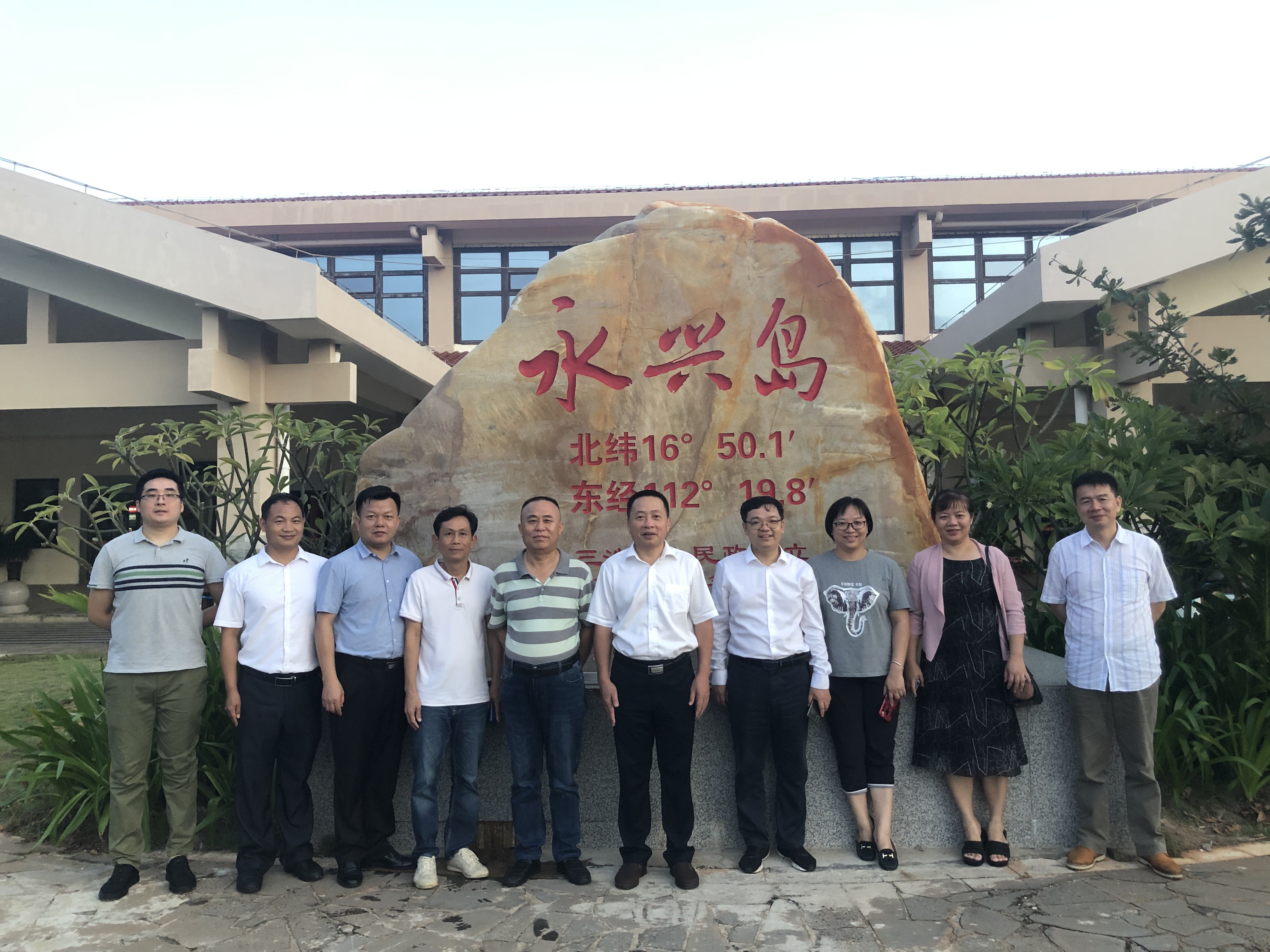 包含费耶诺德迎社区盾关键赛，国际比赛日刷新队史纪录，管理层满意，资深球员宣示担当的词条