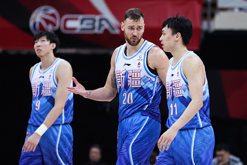 欧超杯冲刺阶段走向成谜；新疆广汇篮板制胜；震撼外界；训练强度明显提升 