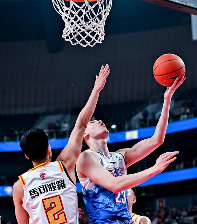 欧超杯冲刺阶段走向成谜；新疆广汇篮板制胜；震撼外界；训练强度明显提升 