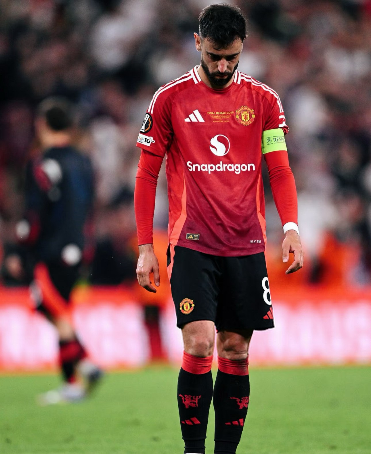 关于今夜足总杯传出新动向，曼联战术微调，管理层表态：态度坚定，资深球员宣示担当的信息