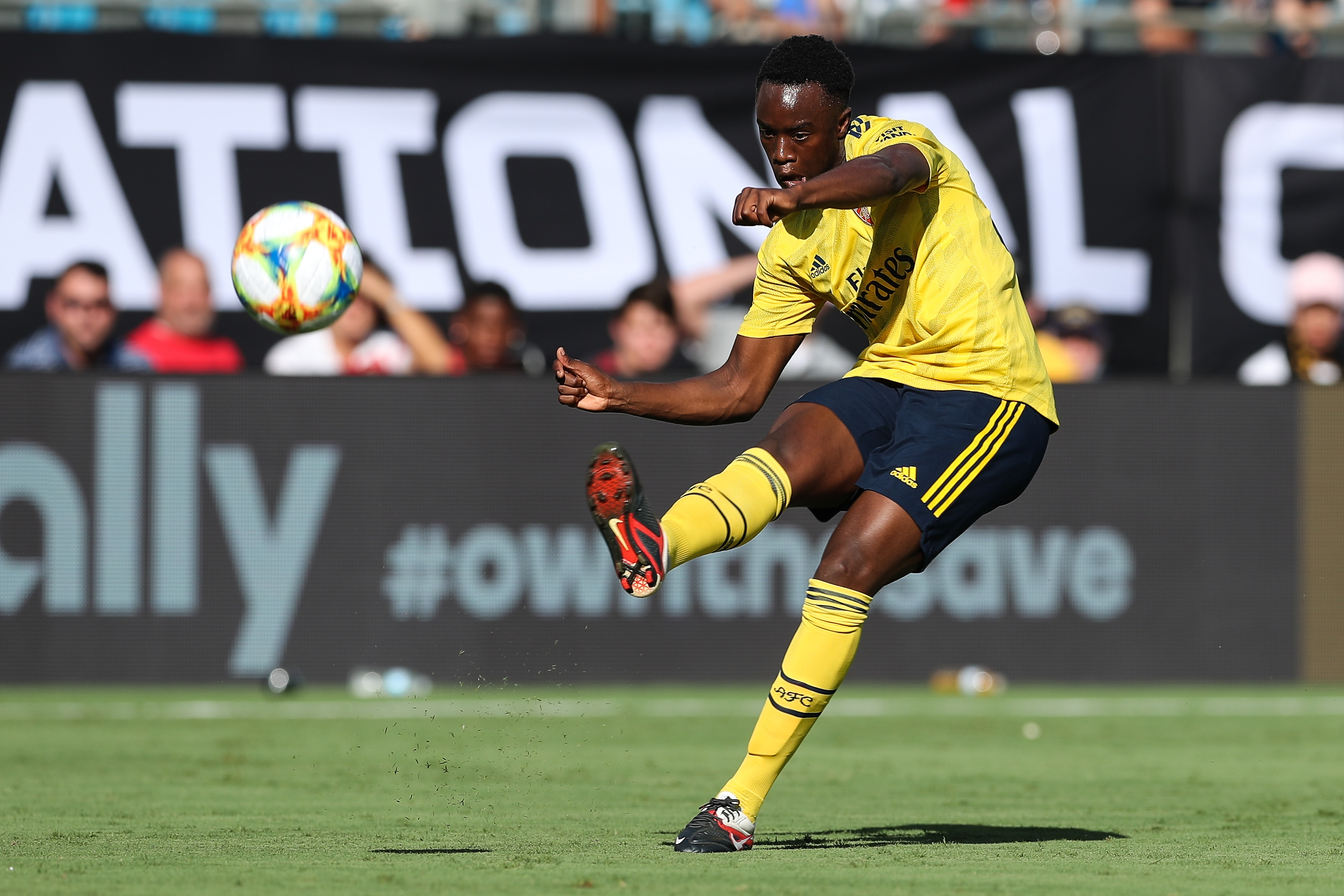 包含冲刺阶段夏洛特黄蜂强势反弹风云突变北京首钢赛后更衣室发声，阿森纳内部沟通备战社区盾直接炸裂的词条